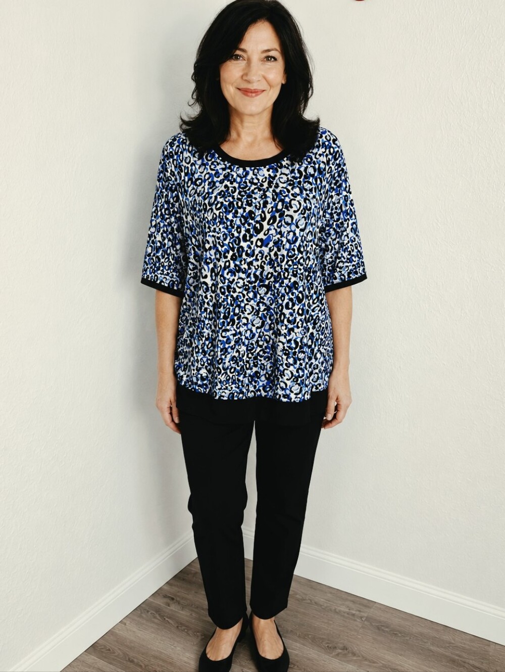 Kasper Blue, Black, & White Leopard Print Short Sleeve Top with Black Trim Sz XL